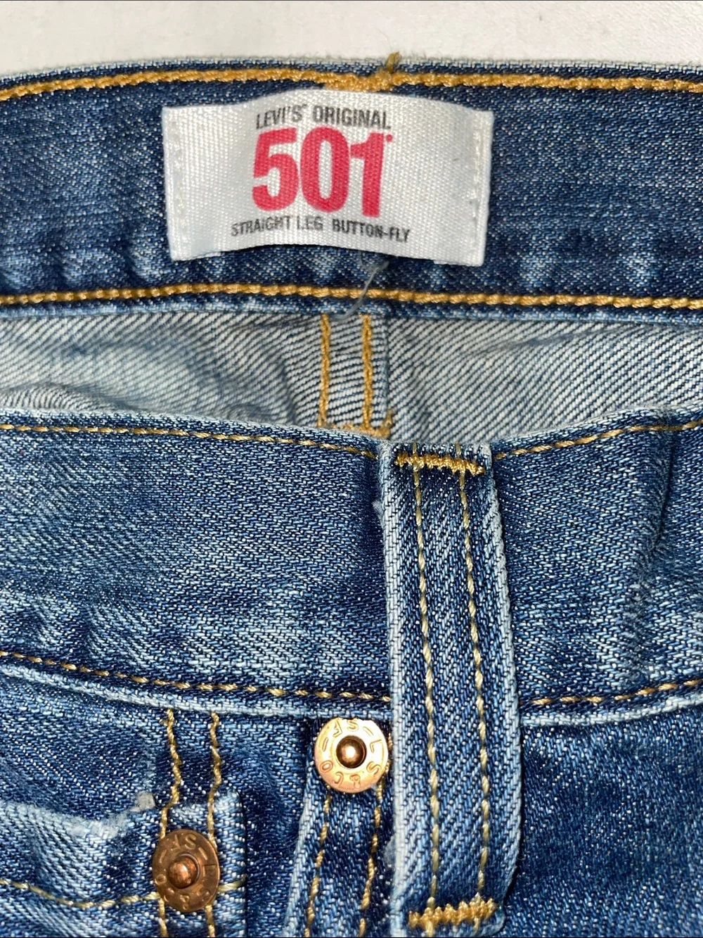 Men’s 501 LEVI Jeans Straight Keg Cut & Button Fly Closure Sz 29/30 Blue Denim